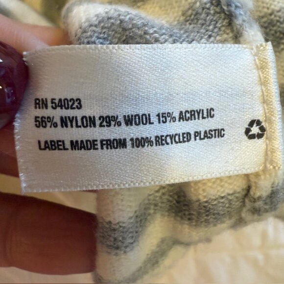 GAP Y2K Striped Pullover Sweater Gray White Women's Sz Small Casual Comfy Winter - Picture 4 of 8